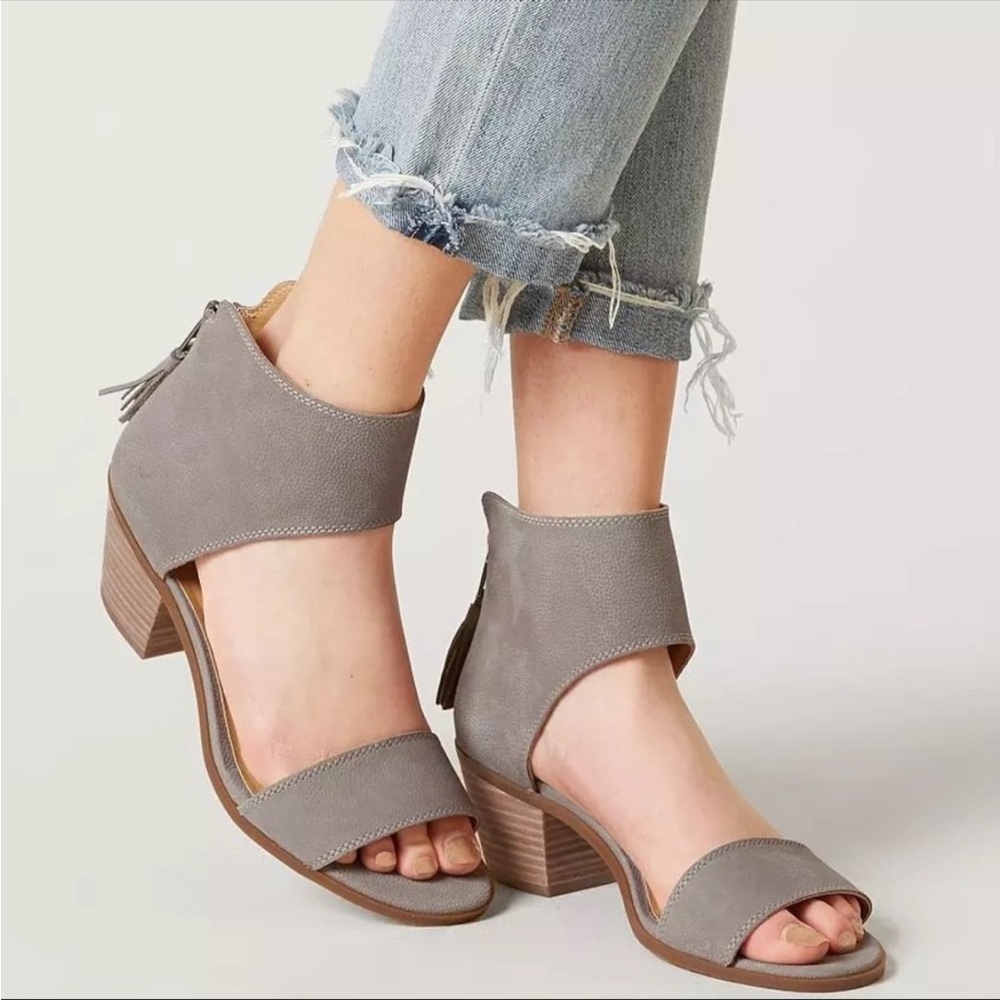 Lucky Brand Barbina Womens Sz 7.5M Shoes Taupe Suede Zip Up Sandals
